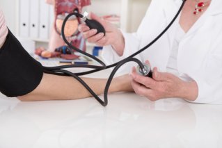 Mere end 260.000 danskere ved ikke, at de har livstruende forhøjet blodtryk  - og mange patienter får forkert behandling