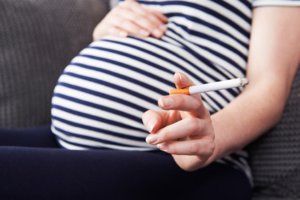 Gravida rökare kan minska skador på spädbarnens lungor genom att ta tillskott med C-vitamin