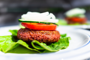 Stor näringsskillnad mellan veganska köttsubstitut och animaliskt kött